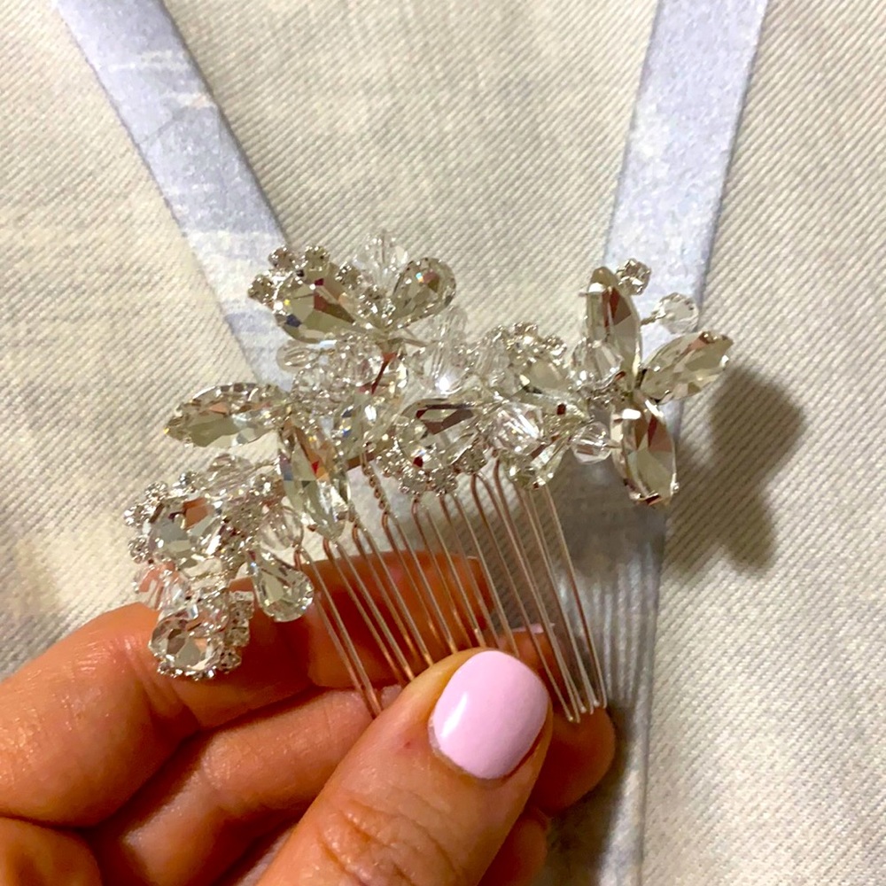 Bridal hair accessory
